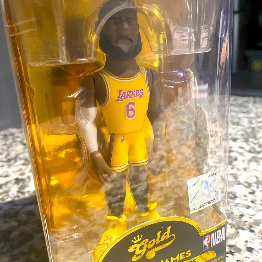 LeBron James Funko Gold figure NEW in box! 🔥 (figure between 5-6 inches tall)
